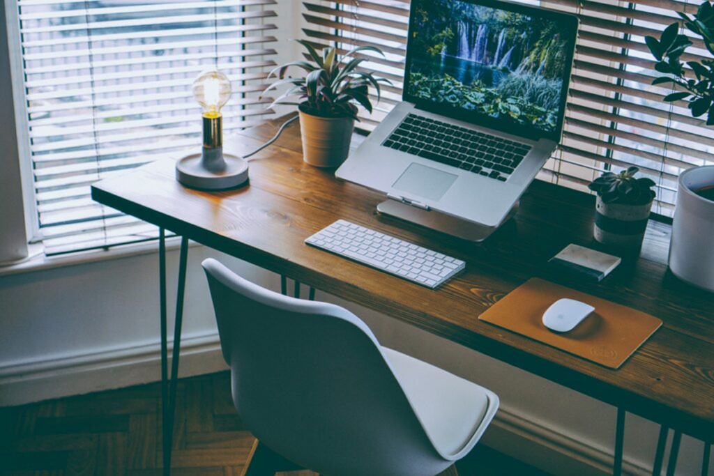 15 Amazing Ways to Organize your Home Desk